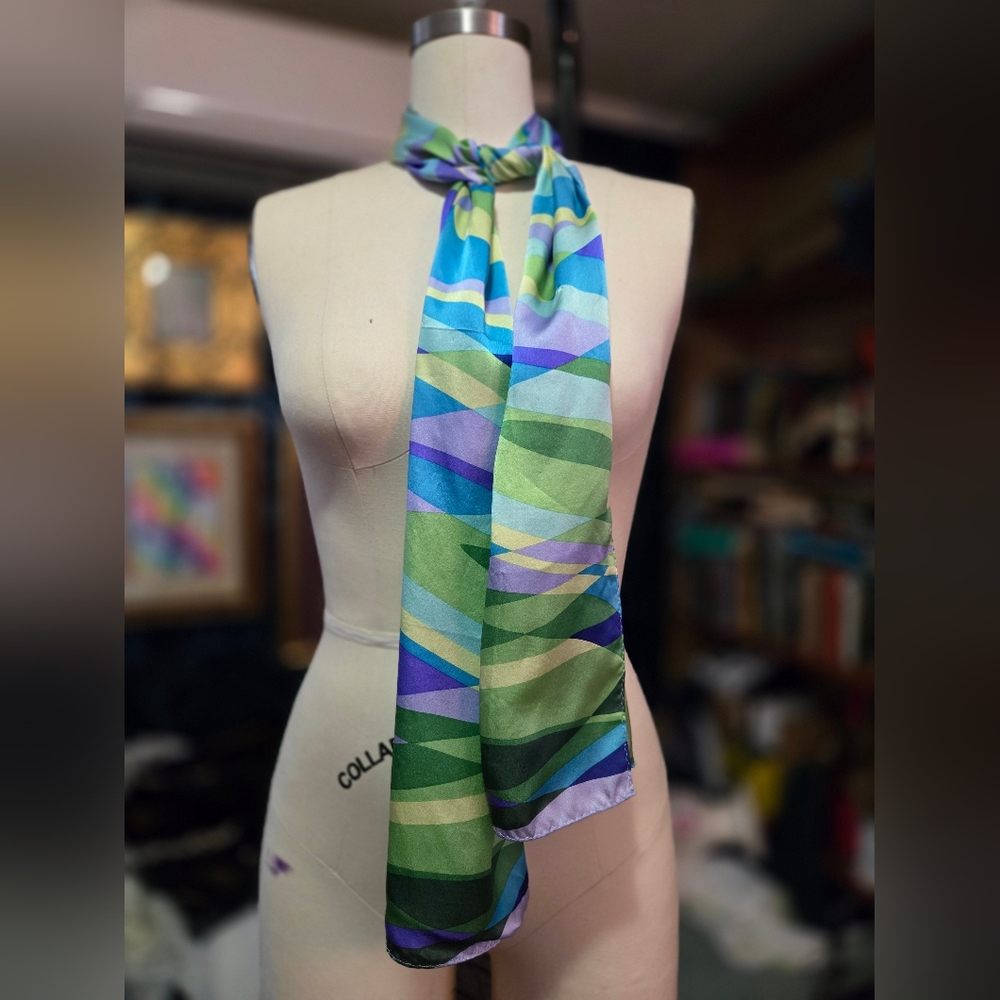 Elegant Multicolor Geometric Scarf